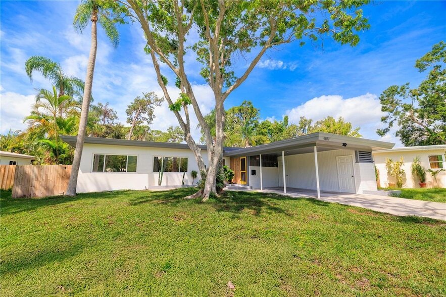 4811 Juanita Way S in St. Petersburg, FL - Building Photo