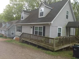 114 Simmons, Unit Group H in Athens, GA - Building Photo