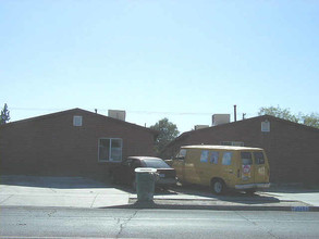 1045 S Herbert Ave in Tucson, AZ - Foto de edificio - Building Photo