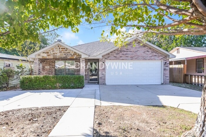 5933 Houghton Ave in Fort Worth, TX - Building Photo