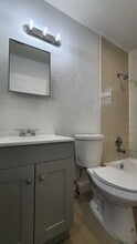 2221 NW 4th Ct, Unit 2 in Pompano Beach, FL - Foto de edificio - Building Photo