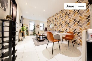 320 Manhattan Ave in New York, NY - Building Photo