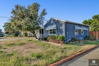 37166 Holly St in Fremont, CA - Foto de edificio - Building Photo