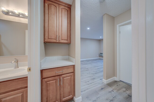 Vineyard Apartments in Livermore, CA - Building Photo - Interior Photo