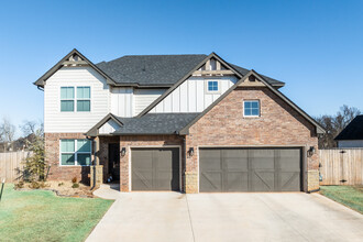 Monterau in Yukon, OK - Foto de edificio - Building Photo