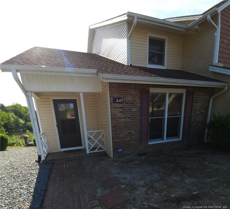 449 Lands End Rd in Fayetteville, NC - Building Photo