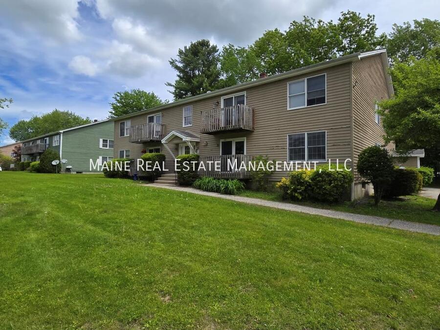 8 Hartley St in Lewiston, ME - Building Photo