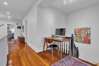 351 Centre St in Boston, MA - Building Photo - Building Photo