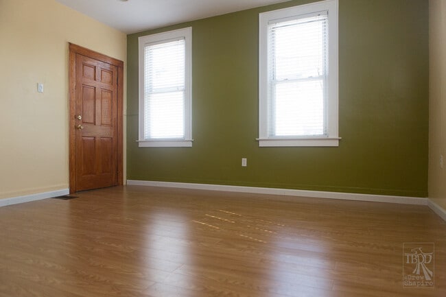 829 N Salina St, Unit #1 in Syracuse, NY - Foto de edificio - Building Photo