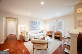 4113 S Four Mile Run Dr in Arlington, VA - Building Photo - Building Photo