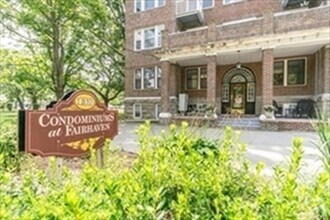 138 Main St, Unit 3rd floor in Fairhaven, MA - Building Photo - Building Photo