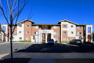 Rowan Court Apartments in Santa Rosa, CA - Building Photo - Building Photo