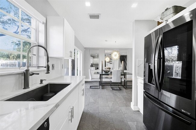2311 SW 87th Way in Miramar, FL - Building Photo - Building Photo