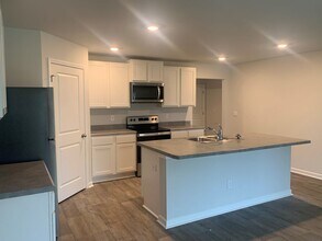 410 Turp Landing Ln in Jacksonville, NC - Building Photo - Building Photo