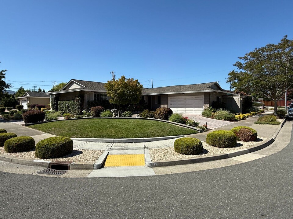 20190 Lynton Ct in Cupertino, CA - Building Photo
