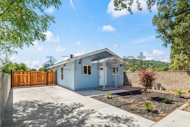 property at 732 W Edmundson Ave