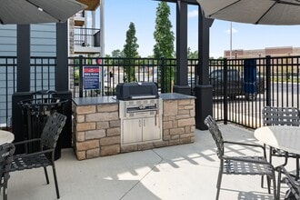 The Residences at Golf Village in Powell, OH - Foto de edificio - Building Photo