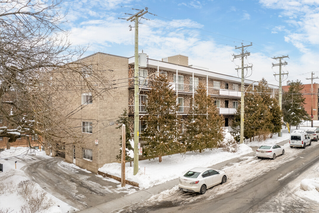 3955 Saint-Kevin in Montréal, QC - Building Photo