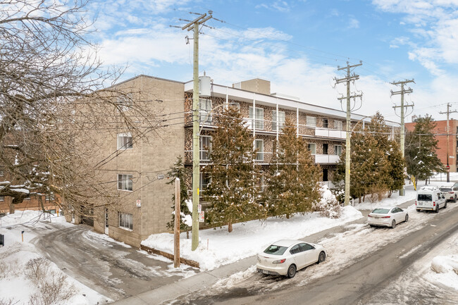 3955 Saint-Kevin