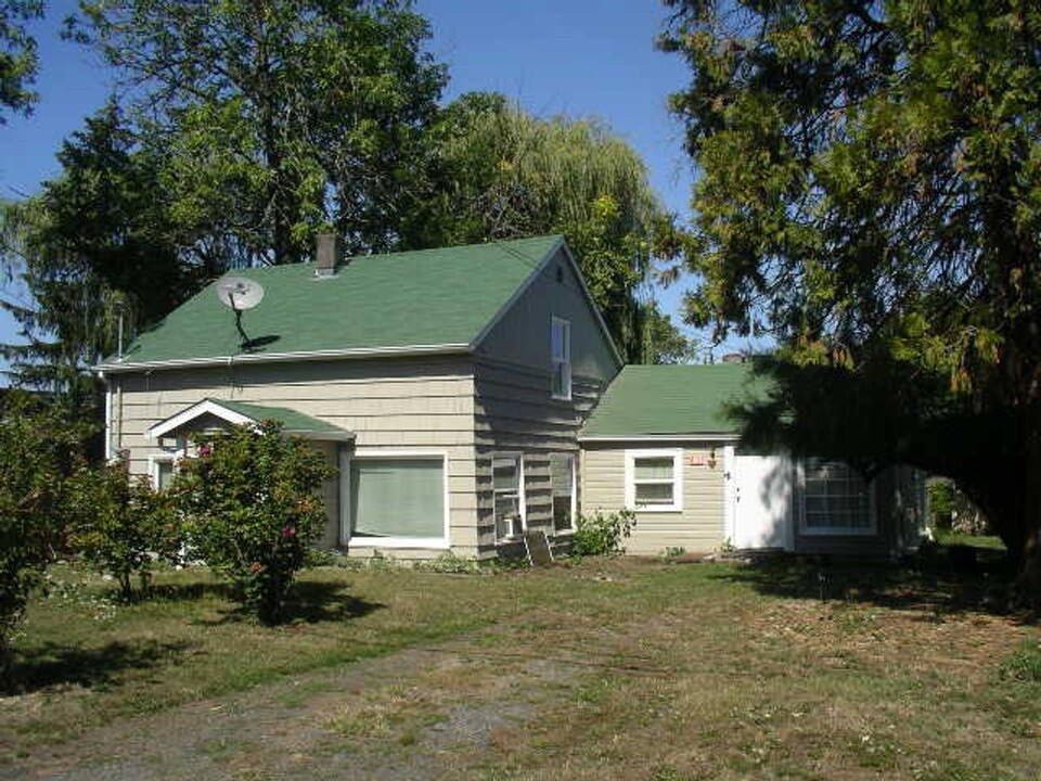 1183-1185 W 27th Ave in Eugene, OR - Building Photo