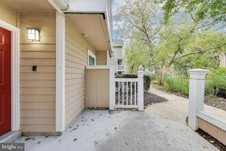 5801 Inman Park Cir, Unit 300 in Rockville, MD - Building Photo - Building Photo