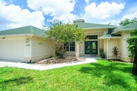 1814 Wisteria St in Wellington, FL - Foto de edificio - Building Photo