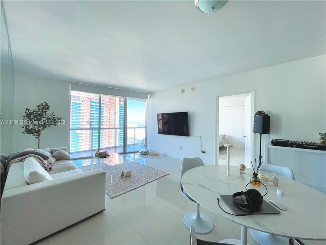 475 Brickell Ave, Unit 3607 in Miami, FL - Building Photo - Building Photo