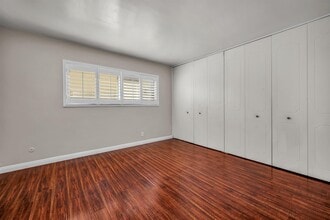 810 Edgewood St, Unit 105 in Inglewood, CA - Foto de edificio - Building Photo