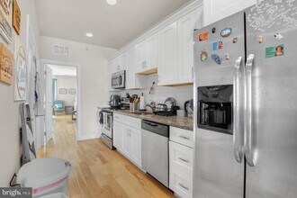 2426 Frankford Ave in Philadelphia, PA - Building Photo - Building Photo