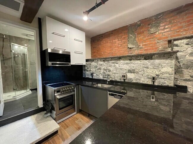 1028 Commonwealth Ave in Boston, MA - Building Photo - Building Photo