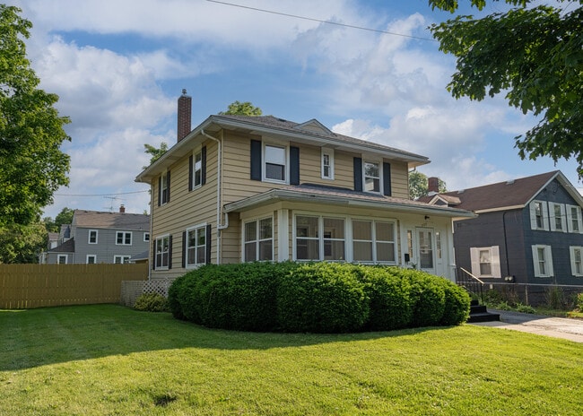527 Peyton St, Unit 2 Second Floor