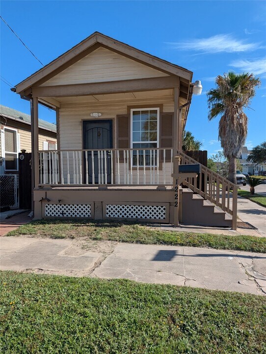 1222 42nd St in Galveston, TX - Building Photo