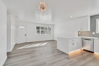 1239 N Citrus Ave, Unit 4 in Vista, CA - Foto de edificio - Building Photo