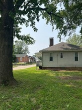 901 W Harrison St in Belleville, IL - Building Photo - Building Photo