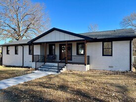 204 State Rd S-23-293 in Fountain Inn, SC - Building Photo