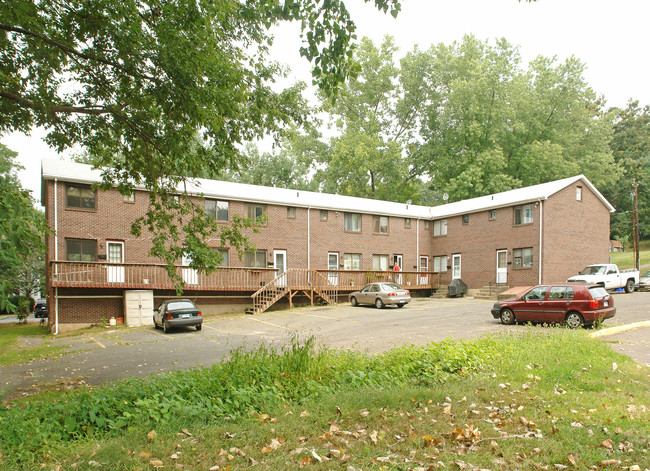 206 Blakeslee St in Bristol, CT - Foto de edificio - Building Photo