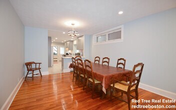 142 Salisbury Rd, Unit 1 in Brookline, MA - Foto de edificio - Building Photo