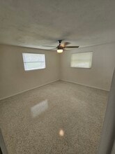 5023 Overlook Dr in New Port Richey, FL - Foto de edificio - Building Photo
