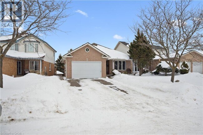 24 Carroll Crescent in Guelph, ON - Building Photo - Building Photo