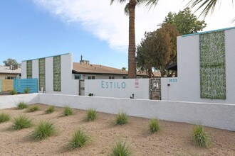 Estilo in Phoenix, AZ - Foto de edificio - Building Photo