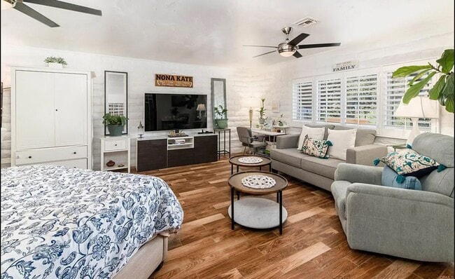 26138 Jesmond Dene Rd in Escondido, CA - Building Photo - Building Photo