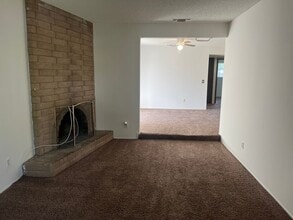 6613 Hillsdale Blvd in Sacramento, CA - Building Photo - Building Photo