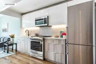 211 McGuinness Blvd in Brooklyn, NY - Building Photo - Building Photo