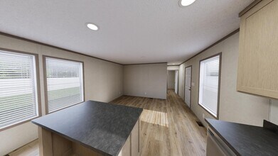 5168 Champagne Dr in Flint, MI - Building Photo - Building Photo