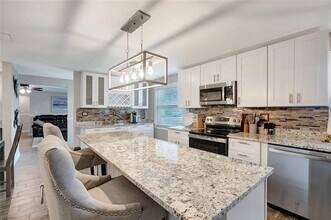 242 176th Ave E in Redington Shores, FL - Building Photo - Building Photo