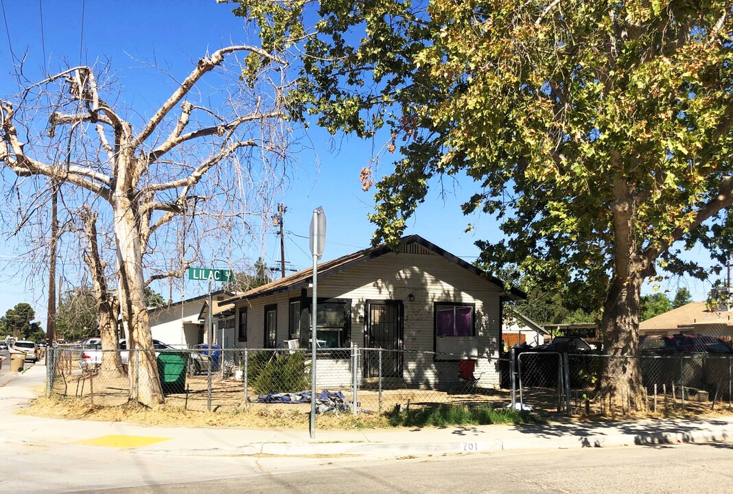 701 Lilac St in Bakersfield, CA - Building Photo