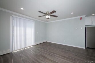 55 5th Ave in Bay Shore, NY - Building Photo - Building Photo