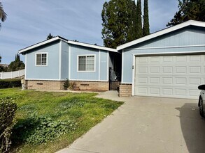 10220 Wrangler Way in Corona, CA - Building Photo - Building Photo