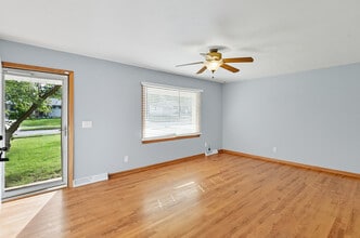 2710 S 48th Ave in Omaha, NE - Foto de edificio - Building Photo