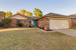 2709 Pennington Ave in Edmond, OK - Building Photo